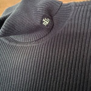 Women’s NWT Ralph Lauren Classic Turtleneck Sweater in Rich Navy color